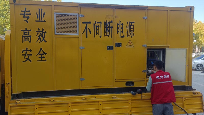 海港柴油发电机组和UPS电源配合使用时，如何避免切换过程中的电力中断？