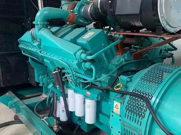 海港更换100kW柴油发电机组机油时，需要注意哪些事项？